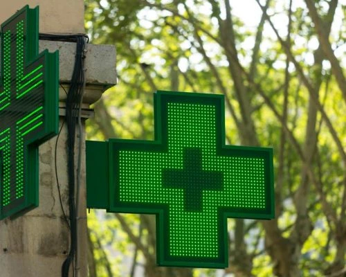 Enseigne-Pharmacie-lettre-enseigne nimes